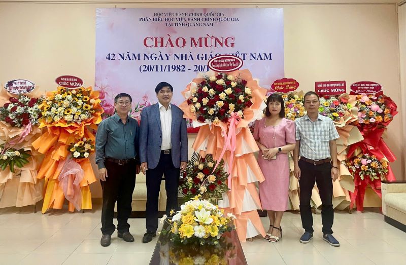 Công ty Xổ số Kiến thiết Thừa Thiên Huế chúc mừng Phân hiệu Quảng Nam.