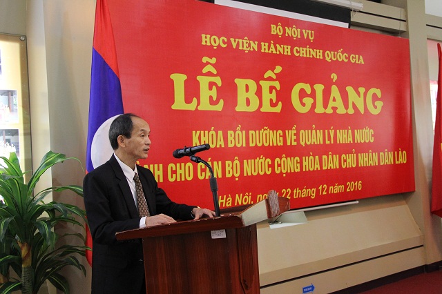 Ông May Kham-Kheu-a - Bí thư thứ nhất Đại sứ quán nước CHDCND Lào tại Việt Nam phát biểu tại Lễ bế giảng
