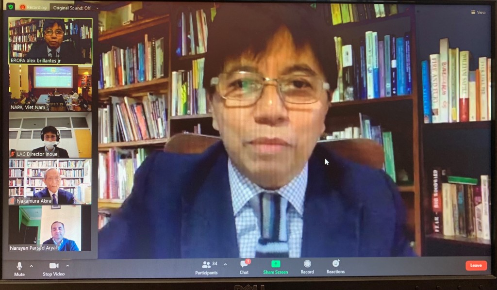 TS. Alex Brillantes Jr. Tổng Thư ký EROPA phát biểu tại buổi họp.