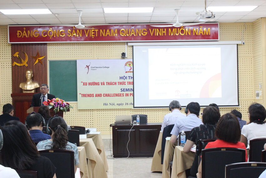 Ông Khoo Boon Hui, Thành viên Ban Điều hành Quỹ Temaseck quốc tế, Học giả cao cấp Trường Công vụ Xinh-ga-po phát biểu tại Hội thảo