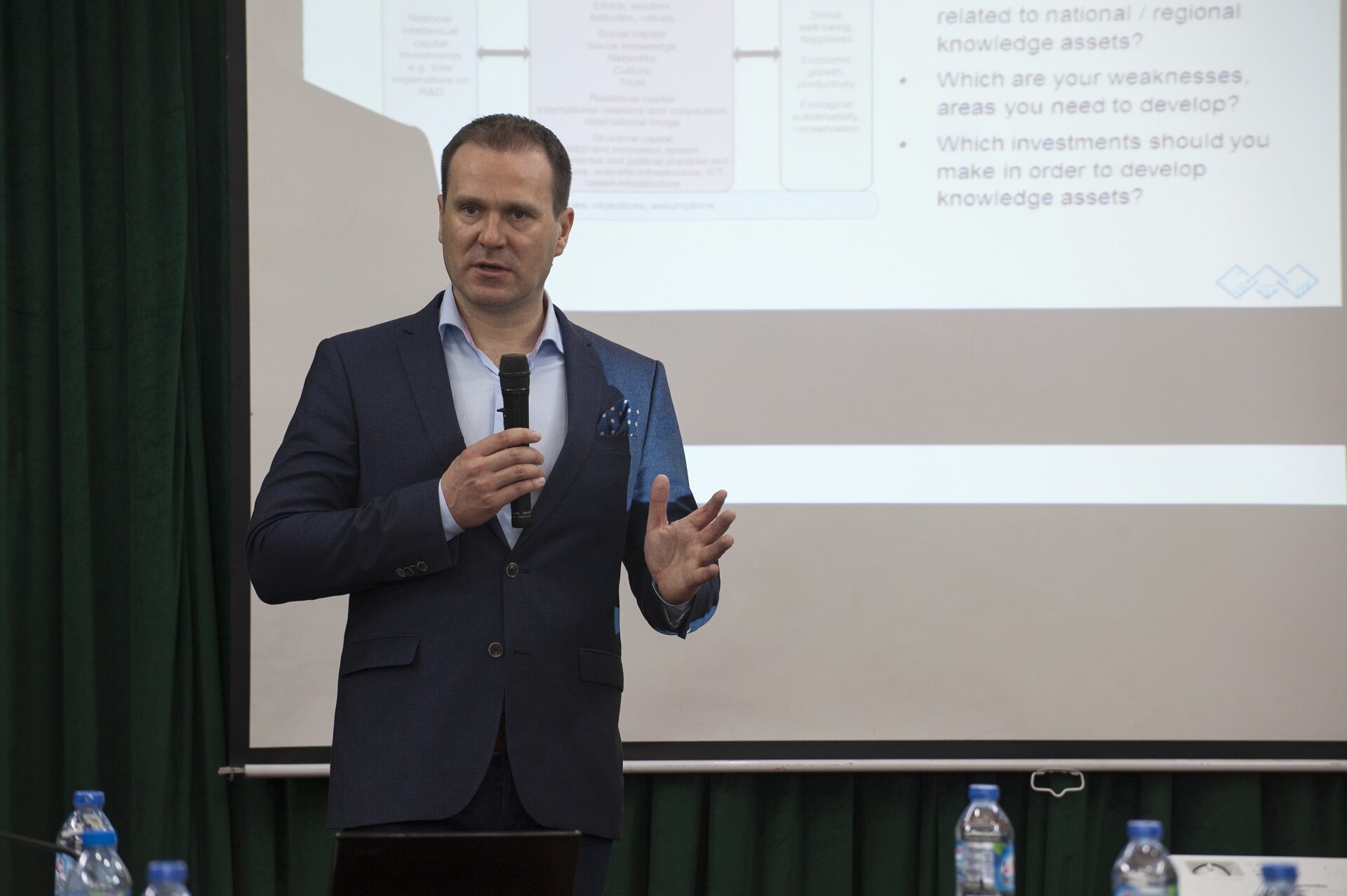 GS. Antti Lönnqvist, Trưởng Khoa quản lý, Đại học Tampere thuộc Đại học Tổng hợp Phần Lan chia sẻ những kinh nghiệm trong quản lý tri thức