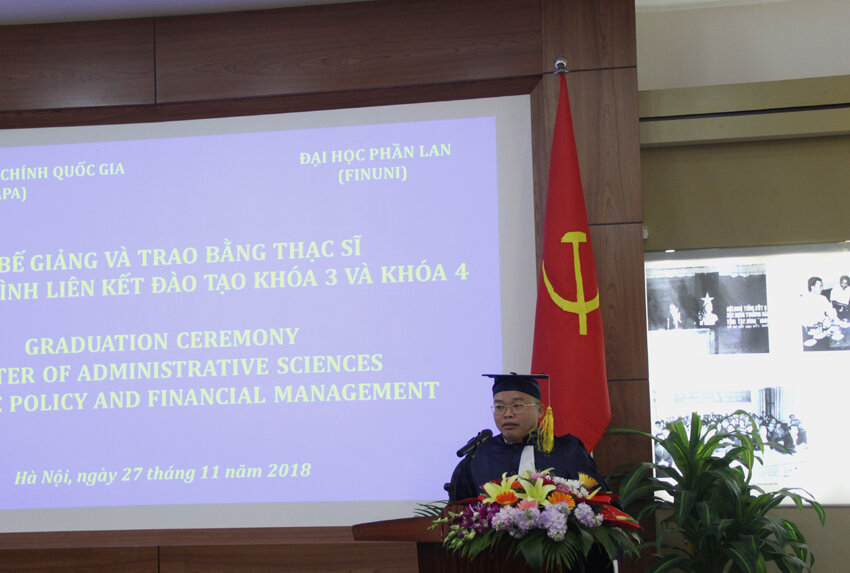 Đại diện tân thạc sĩ phát biểu cảm tưởng