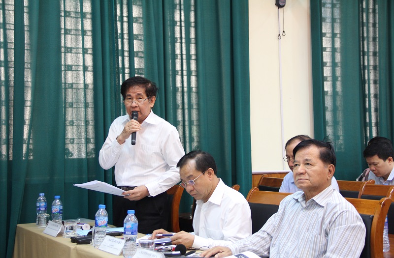 PGS.TS. Văn Tất Thu – nguyên Thứ trưởng Bộ Nội vụ trao đổi tại Hội thảo