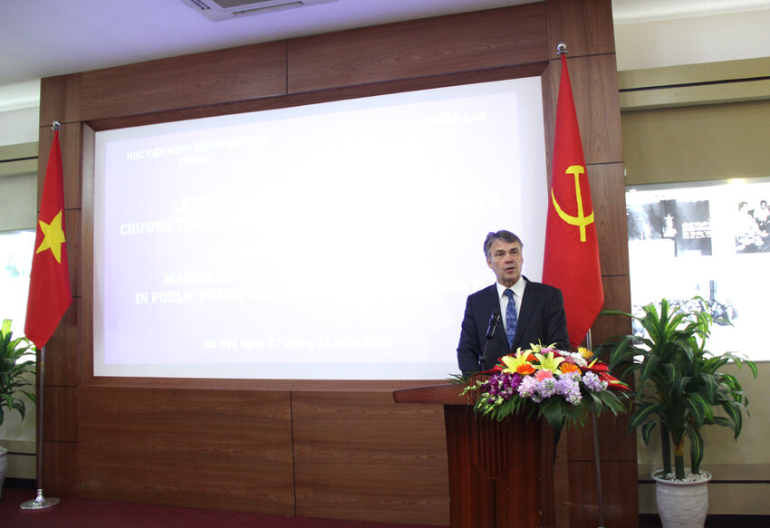 Ông Harri Melin – Phó Hiệu trưởng Đại học Phần Lan phát biểu chúc mừng