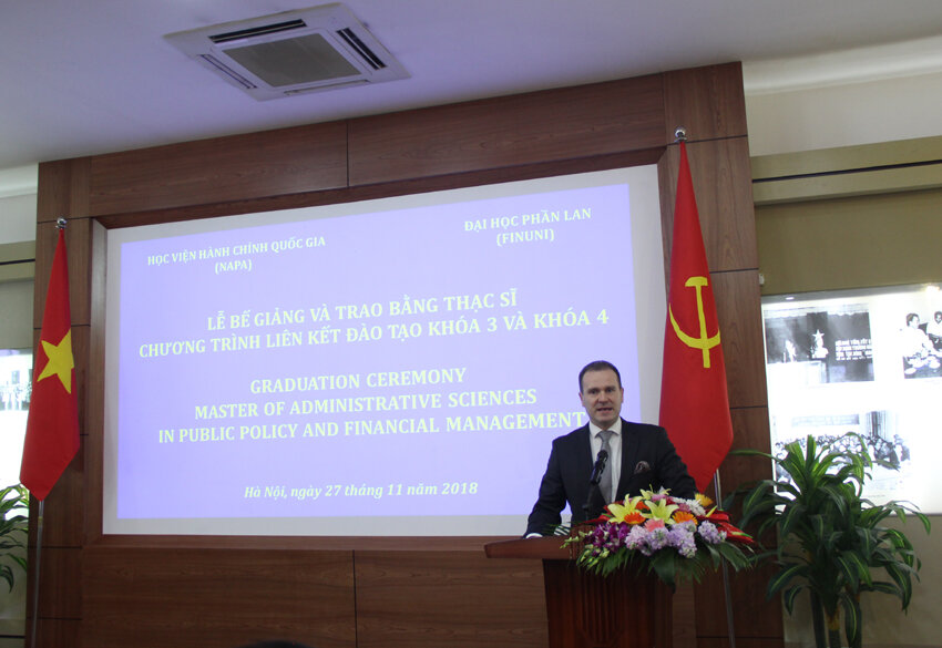 Ông Antti Lonqwist – Trưởng khoa Quản lý Công, Đại học Phần Lan phát biểu tại buổi lễ