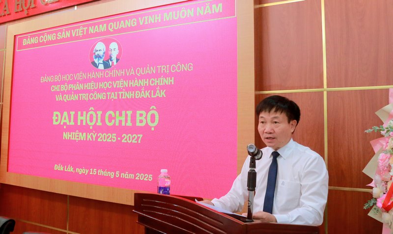 Đồng chí Nguyễn Minh Sản - Bí thư Chi bộ, Giám đốc Phân hiệu phát biểu khai mạc Đại hội