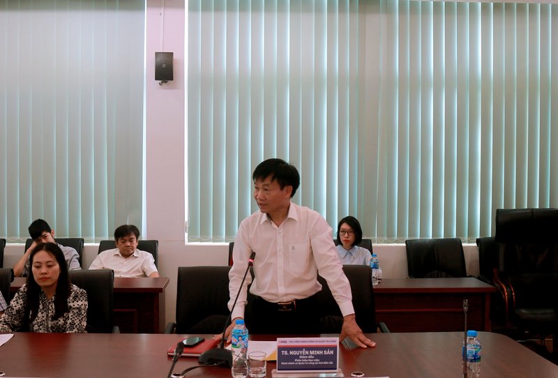 TS. Nguyễn Minh Sản - Giám đốc Phân hiệu HVHC&QTC tại tỉnh Đắk Lắk báo cáo tóm tắt tình hình tổ chức và hoạt động của Phân hiệu