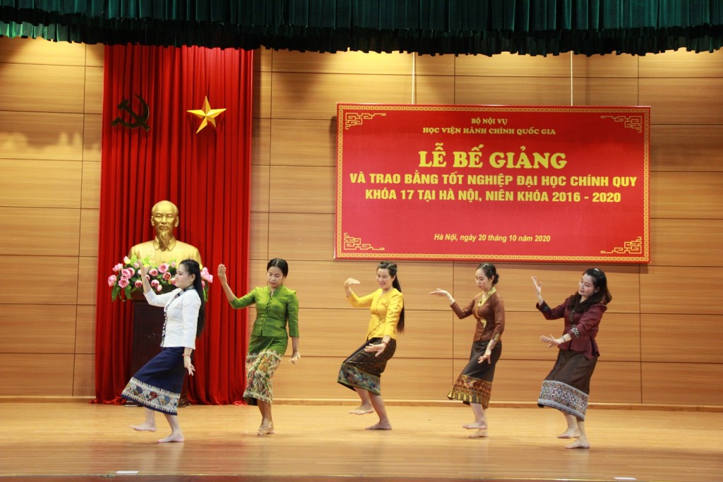 Art performance at the Closing Ceremony