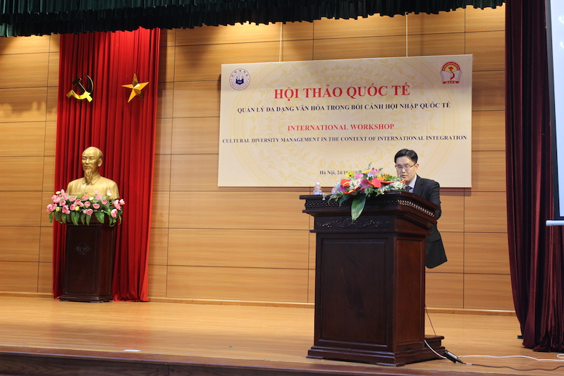 Dr. Youngsub Oh, INHA University presenting at the workshop