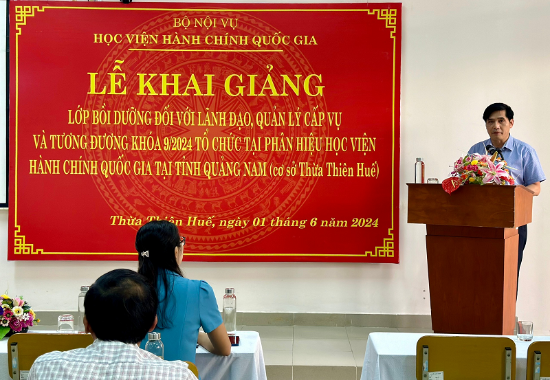 Assoc. Prof. Dr. Nguyen Hoang Hien, Director, NAPA QNA, at the ceremony.