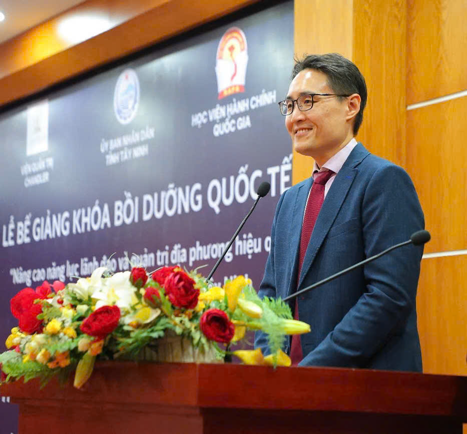 Mr. Kenneth Sim, Managing Director of Strategy and Research, Chandler Institute of Governance, at the ceremony.