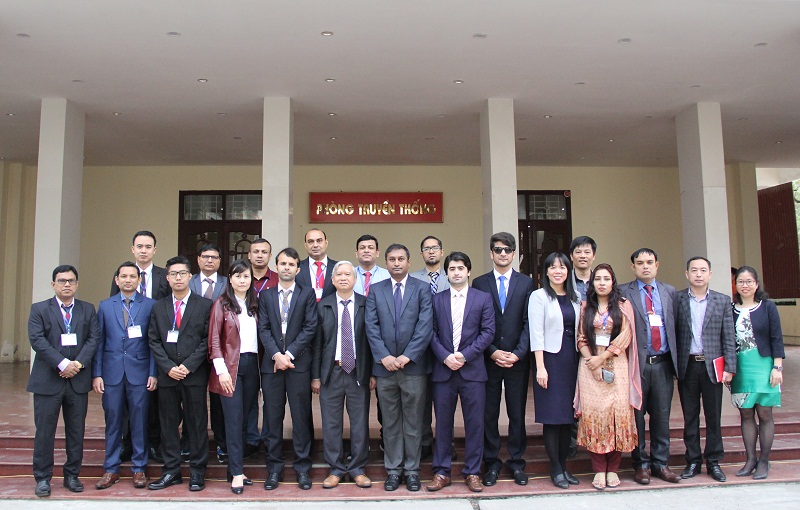 Dr. Vu Thanh Xuan, NAPA Vice President and students of the Master in Governance and Development Program, BRAC University, participating the overseas study visit to Vietnam.