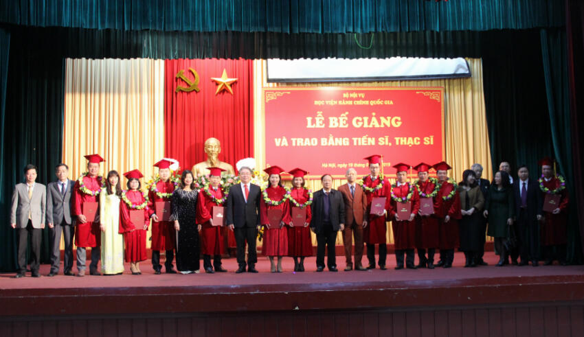 Certificates presented to the new Masters