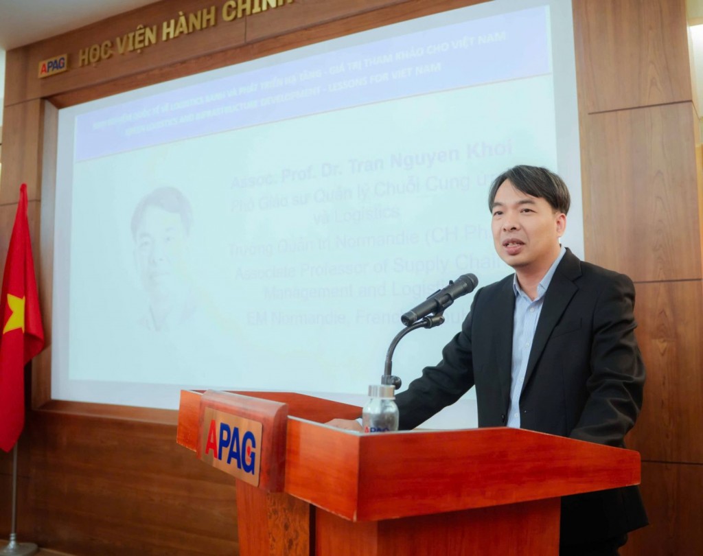 Assoc. Prof. Dr. Tran Nguyen Khoi, Associate Professor of Supply Chain Management and Logistics, EM Normandie, presented at the workshop.