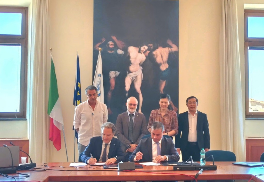 The signing ceremony of the Memorandum of Understanding between APAG and Tuscia University, Italy.