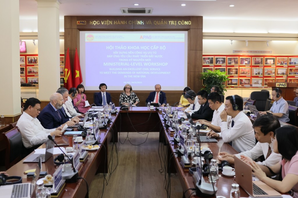 Roundtable discussion: Building an excellent public service – streamlining apparatus, transforming institutions, enhancing implementation capacity.