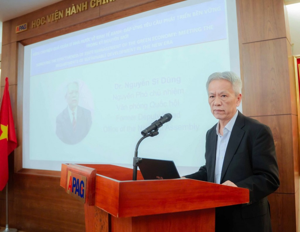 Dr. Nguyen Si Dung, Former Deputy Head of the Office of the National Assembly, presented at the workshop.