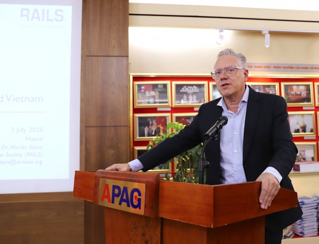 Prof. Dr. Martin Ebers, Professor of IT Law at the University of Tartu, Estonia, President of the Robotics & AI Law Society (RAILS), Germany.