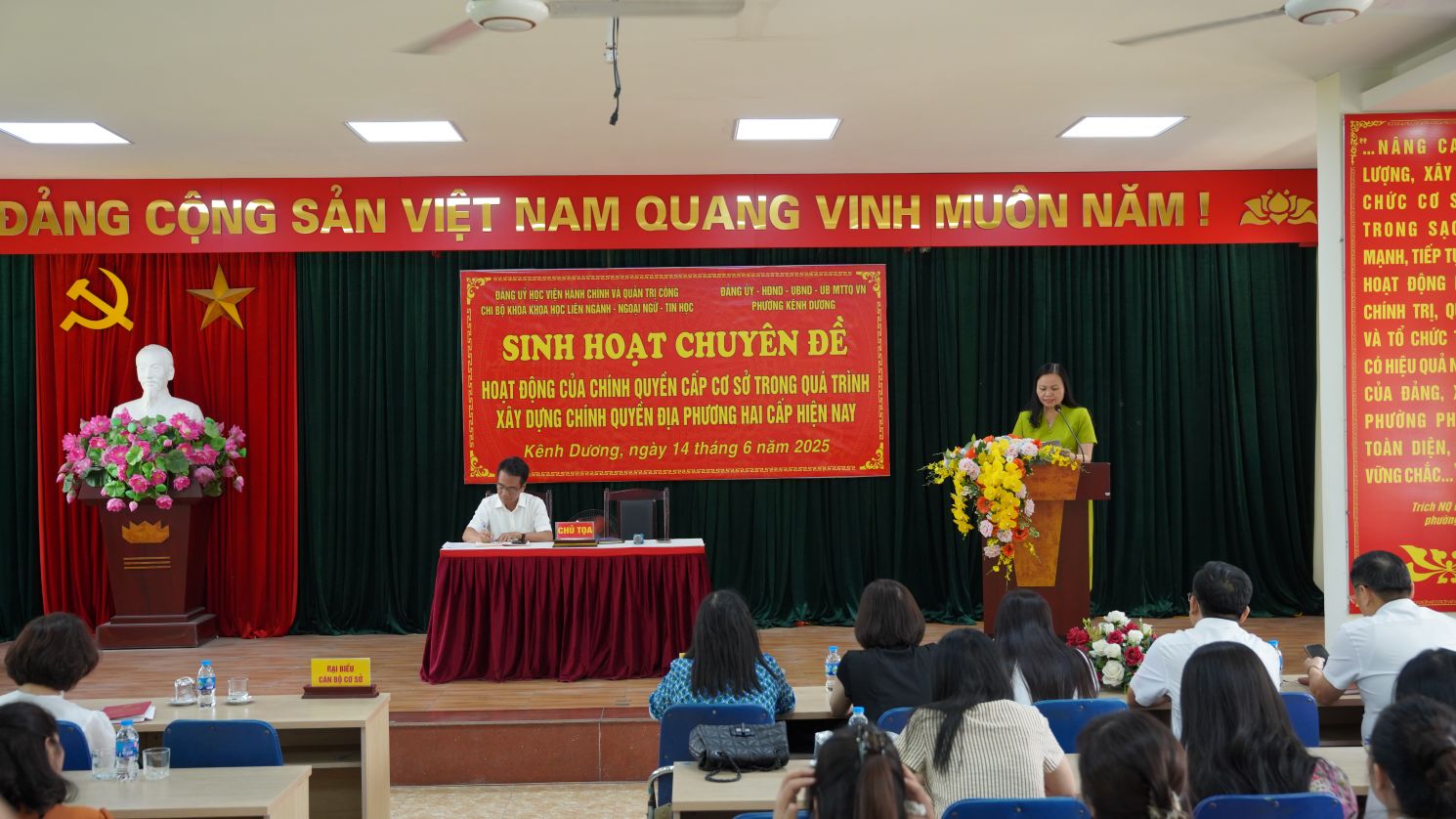 Đồng chí Nguyễn Thị Thu Hà – Bí thư Chi bộ, Trưởng khoa, Khoa Khoa học liên ngành – Ngoại ngữ – Tin học phát biểu bế mạc chương trình