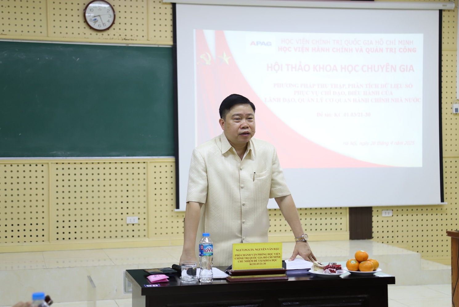 2. thầy Hậu