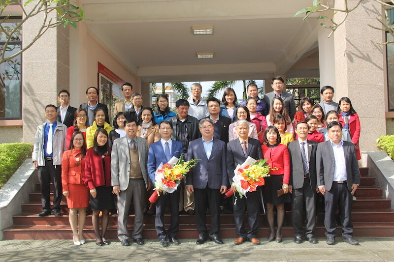 Ban Giám đốc Học viện Hành chính Quốc gia chụp ảnh lưu niệm cùng toàn thể cán bộ, giảng viên, người lao động Cơ sở Học viện trong chuyến thăm và làm việc tại Cơ sở Học viện (19/12/2017)