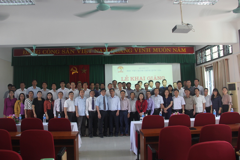 Khai giảng lớp Bồi dưỡng lãnh đạo, quản lý cấp huyện năm 2018 tại Phân viện Huế (02/11/2018)