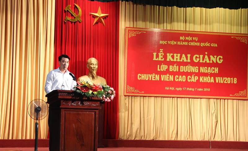 Học viên khóa bồi dưỡng ngạch chuyên viên cao cấp phát biểu