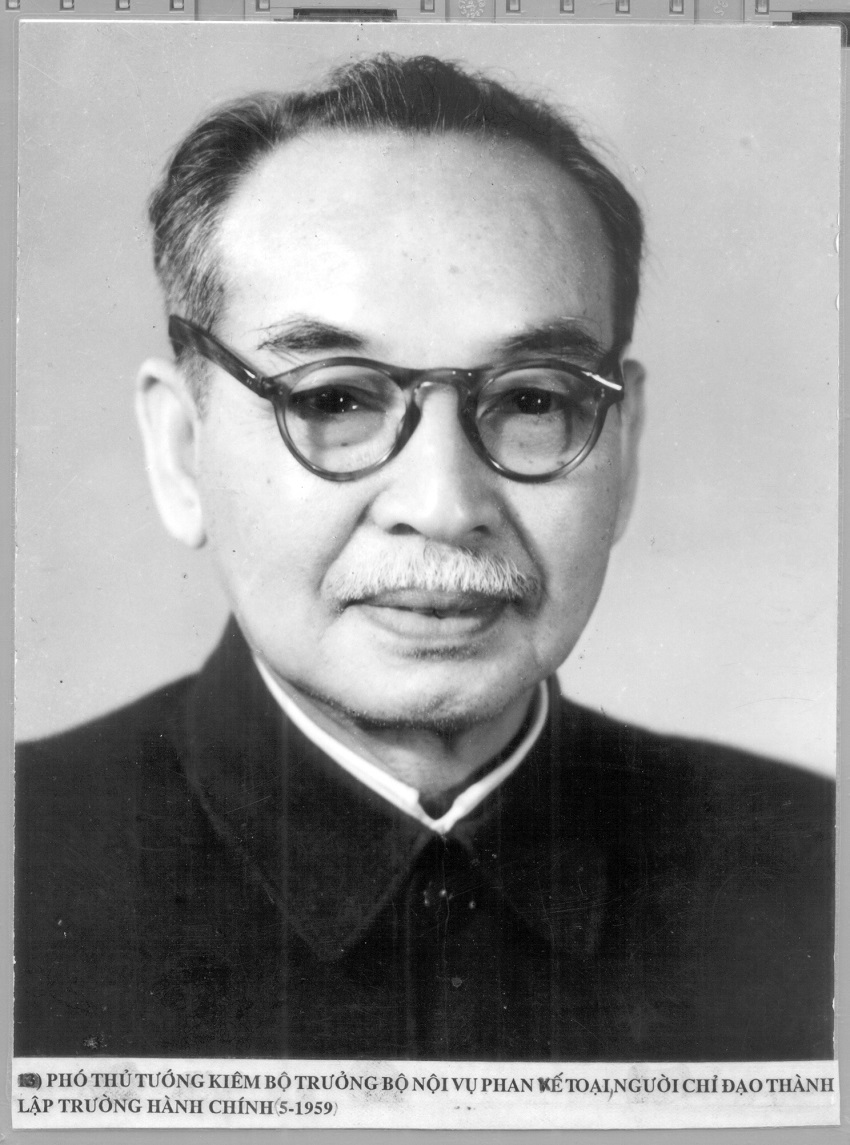 Phó Thủ tướng kiêm Bộ trưởng Bộ Nội vụ Phan Kế Toại, người chỉ đạo thành lập Trường Hành chính (tháng 5/1959)