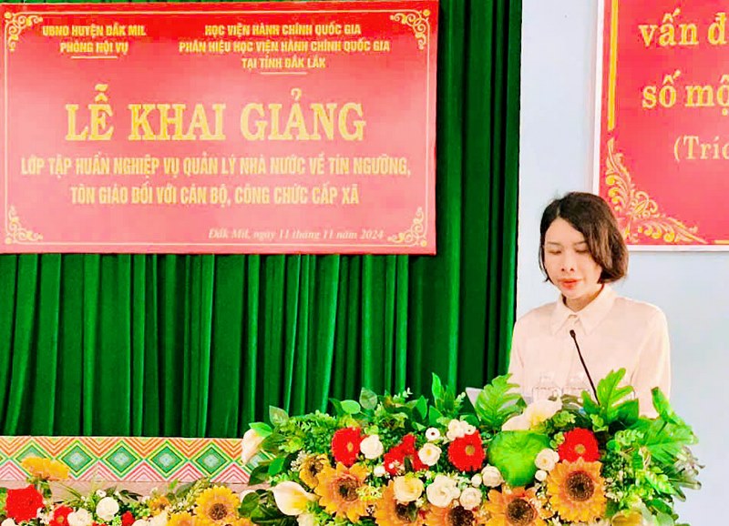 ThS. Nguyễn Thị Thu Hương, Phòng Quản lý đào tạo và bồi dưỡng, Phân hiệu HVHCQG tại tỉnh Đắk Lắk công bố Quyết định mở lớp